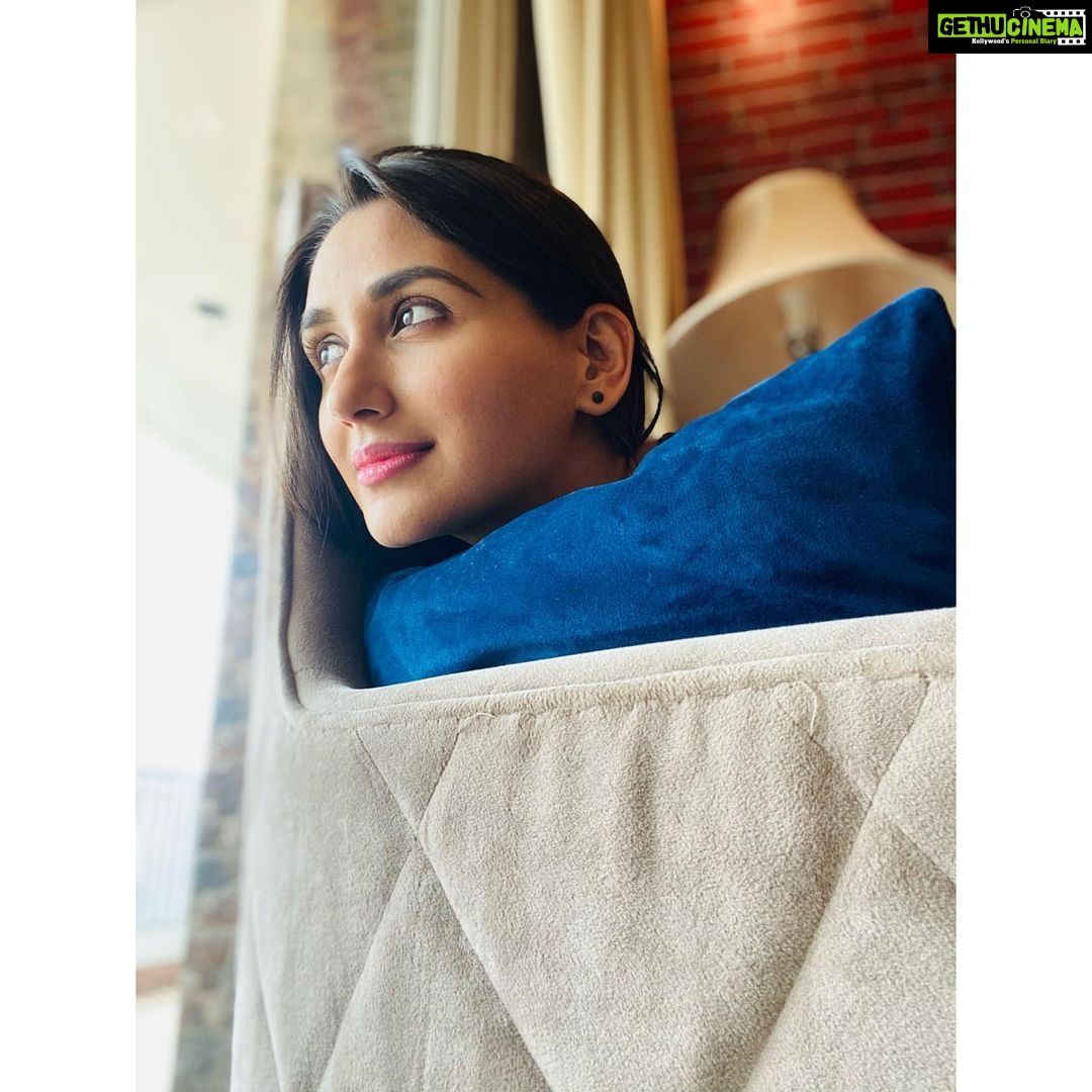 Nikita Dutta Instagram - There is always hope to live for, everyday. 🌻🌻