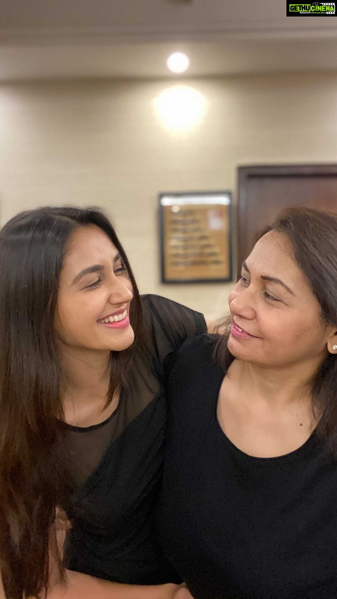 Nikita Dutta Instagram - Thank you for being my best friend. You are perfect 💕 . #MothersDay #Twinning @alka.dutta16