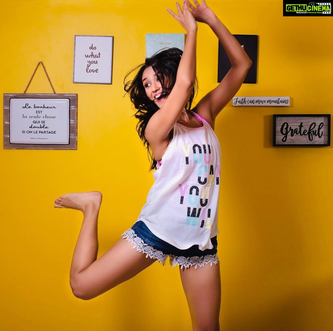 Nikita Dutta Instagram - While I say dance like no one is watching, @boscomartis disagrees 😛 . #InternationalDanceDay . 📸: @ipshita.db