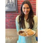 Nikita Dutta Instagram - After a month of highs and lows, simply grateful to be home with the folks and in time for my most favourite meal on the day of ashtami . #JaiMataDi #PrayersForAll 😇🙏