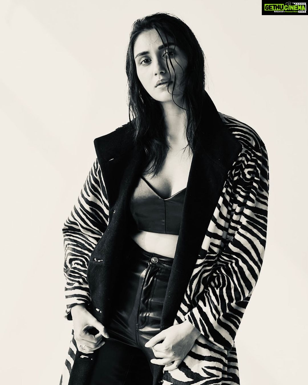 Nikita Dutta Instagram - 🦓 🦓 Straight out of a 90s magazine