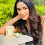 Nikita Dutta Instagram – Getting the glow with the @kamaayurveda Kumkumadi Miraculous Beauty Fluid Ayurvedic Night Serum!
.
My forever go-to favorite bottle has not only helped my face glow but has also helped in reduced pigmentation, dark spots.
.
Surely recommended!