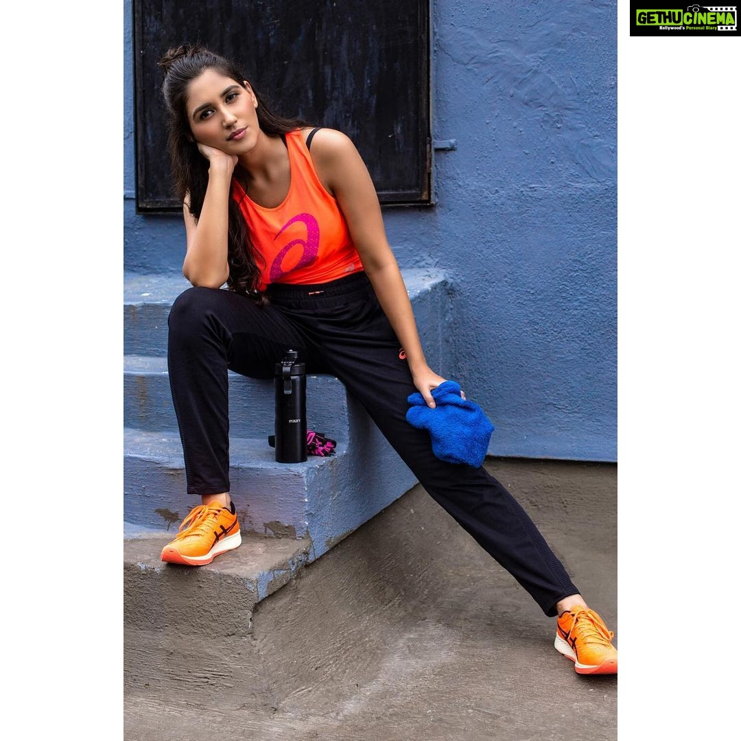 Nikita Dutta Instagram - Ok. What next? . 🧡🖤🧡 . 📸: @ipshita.db Styled by @jaferalimunshi Attire: @asicsindia HMU: @makeupbyanshu @meena.somani