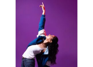 Nikita Dutta Instagram - 💜(1/3)💜 . Choosing fashion that lasts over fashion that’s fast. . 📸: @ipshita.db Edited by @retouchingartists Styled by @jaferalimunshi Jacket: @asicsindia Shoes: @onitsukatigerindia HMU: @makeupbyanshu @meena.somani . #ItsTheSameJacket