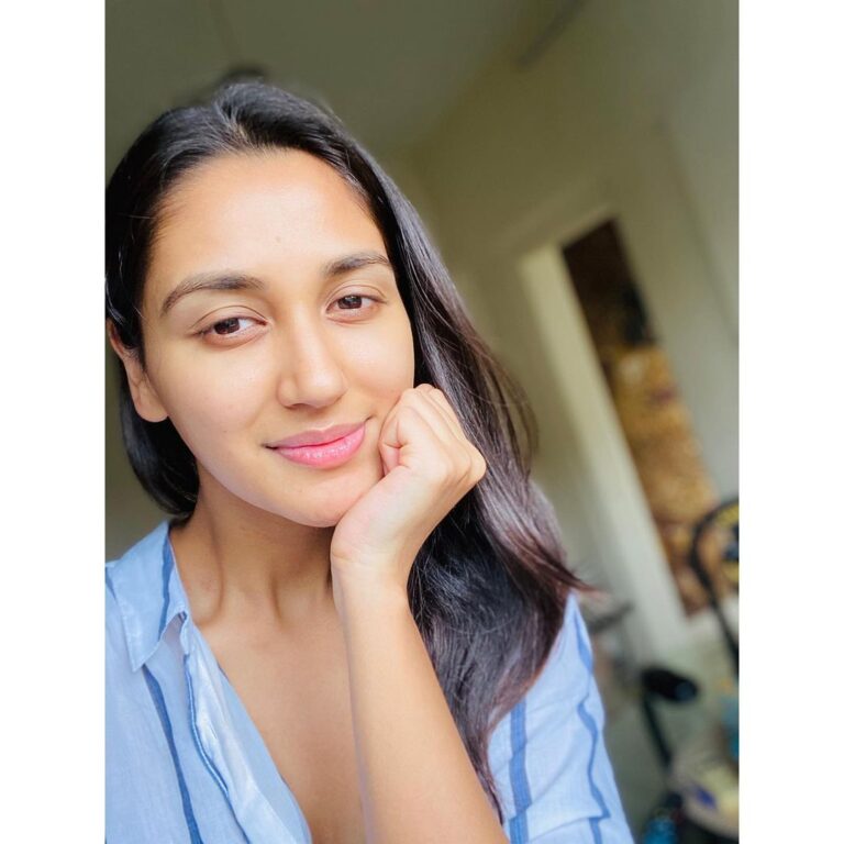 Nikita Dutta Instagram - The past few days have been a little extra for me and the people around me. Inspite of testing negative for COVID-19, my fever was refusing to budge below the 102 mark and I was struggling to get up from bed. The funny times we live in, there was a little cheer knowing it was just severe flu! It did take a stressful week, but feels good to be able to sit up and inhale the much missed morning sun once again. #Gratitude 🦄🙏
