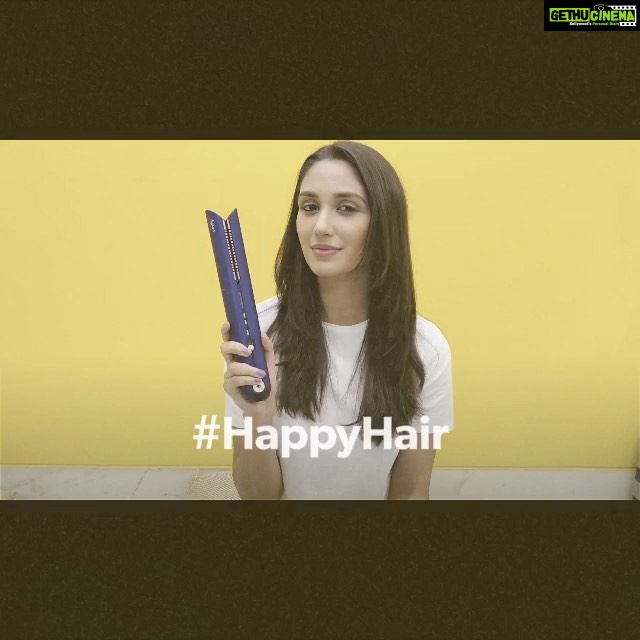 Nikita Dutta Instagram - Just got my hands on the newly launched Dyson Corrale and I am loving it. Its cordless, has heat control along with a flexing plates and gives a great shine to my hair. Hello happy hair! ☺️ . #dysoncorrale #dysonindia @dyson_india @dysonhair .