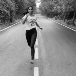 Nikita Dutta Instagram - भागते रहो 🏃‍♀️ 🏃‍♀️ #WeAreAllBornToRun