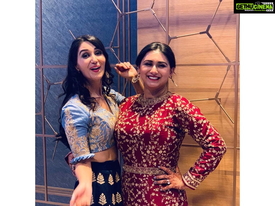 Nikita Dutta Instagram - How much I love being silly around you both! Thank you for acting equally crazy. 💞💞 #HappyRakshabandhan @naan_bai