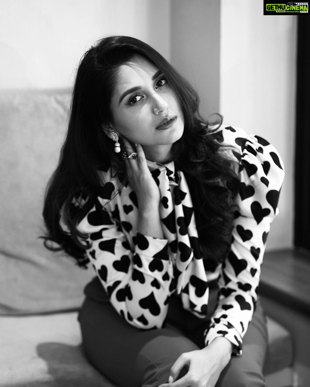 Nikita Dutta Instagram - ⬛️⬜️⬛️⬜️ . Thank you @malzkhan @chitrashi @stuteeghosh @fifi_kleintje