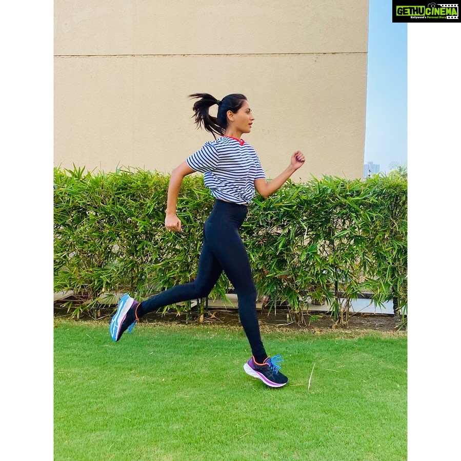 Nikita Dutta Instagram - πββοΈ πββοΈ. . Great weather calls for a run in my new ASICSβ Novablast. Its amazing how the mid sole gives you a bouncy and springy feel for an energetic ride. . #ASICS #ASICSIN #Novablast
