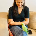 Nikita Dutta Instagram - In my scream’s defence, that squawk by him was unexpected. 🤭🤭 Eventually I did manage to make friends with him. 😬🦜 #SundayThings #ParrotTalks