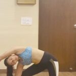 Nikita Dutta Instagram - . For the ease of carrying out your regular chores and getting better at your daily workouts follow this routine to stretch those tight hamstrings. Will be best if followed by hip openers! Use a wall or band support in places you see yourself struggle. . 1. प्रसारित पादोत्तासन, twisted wide legged forward bend 2. परिघासन, side bend or Gate Pose 3. उत्थित पार्श्वकोणासन, extended side angle pose 4. प्रसारित पादोत्तासन, wide legged forward bend with stretched hands 5. हनुमानासन, front split 6. हलासन, Plough pose . #PrasaritaPadottanasana #parighasana #UtthitaParsvakonasana #Hanumanasana #Halasana #HamstringStretch #TightHamstring #HamstringOpeners #YogaWeek #Stretch #Yoga