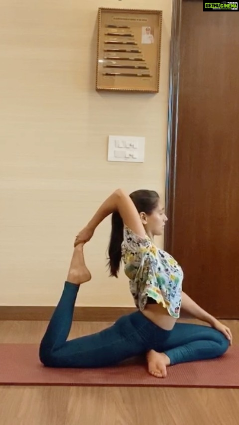 Nikita Dutta Instagram - . Too much sitting??? Stretch those hip flexors on the day 4 of Yoga week. Start with as much your body allows. You ll begin to see progress slowly and steadily. . 1. अंजनिआसन, low lunge 2. एक पद राजकपोतासन, King pigeon pose 3. उत्कट कोणासन, the goddess squat 4. मंडुकासन, frog pose 5. बाधाकोनासन, butterfly pose 6. समकोणासन, centre splits . #Anjaneyasana #EkaPadaRajakapotasana #UtkataKonasana #Mandukasana #Badhakonasana #Samakonasana #HipOpeners #HipFlexors #YogaWeek #Stretch #Yoga