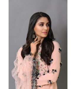 Nikita Dutta Instagram - 🎆 . Styled by: @jaferalimunshi Outfit: @payalsinghal HMU: @shibu_shimmer Shot by: @ashwin.mahajan_ .. #AboutLastNight #Diwali2019