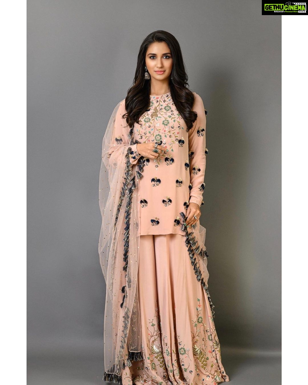 Nikita Dutta Instagram - 🎆 . Styled by: @jaferalimunshi Outfit: @payalsinghal HMU: @shibu_shimmer Shot by: @ashwin.mahajan_ .. #AboutLastNight #Diwali2019