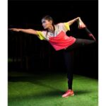 Nikita Dutta Instagram - Keep calm and stretch 👟 #GelCumulus21 #ASICS #ASICSIN #IMoveMe #WinTheLongRun @asicsindia Shot by @kirtivirmani8