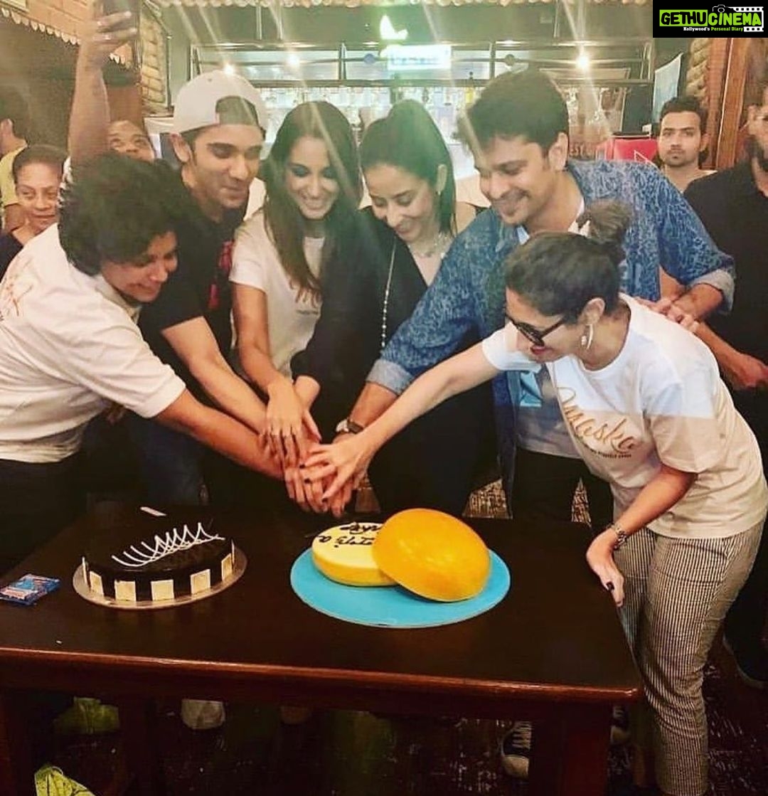 Nikita Dutta Instagram - It’s a wrap! What a fun ride this has been. Much love and ounces of gratitude to the whole team of #Maska❤️🙏 @netflix_in @mutant_india @neerajudhwani @srishtibehlarya @thesaranfiles #SeherLatif @m_koirala @pritkamani @shirleysetia @misschamko @eeshitnarain @fifi_kleintje