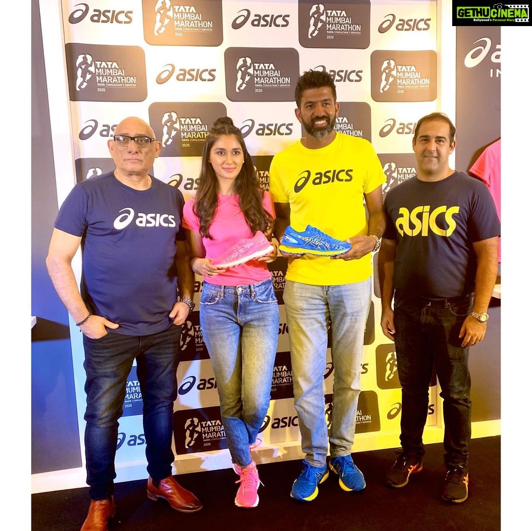Nikita Dutta Instagram - Run long, Run light and Run bright!. . . The #TataMumbaiMarathon limited edition of the ASICS Gel-Nimbus 22 is here!. . @asicsindia @rohanbopanna0403 #ASICS #asicsindia #GelNimbus22 #IMoveMe #TataMumbaiMarathon Asics Linking Road