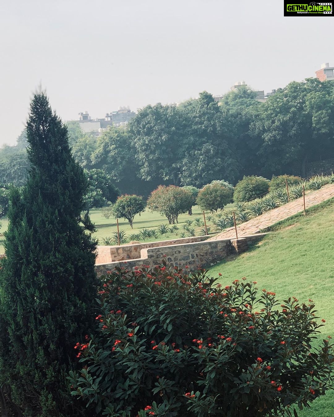 Nikita Dutta Instagram - Some days I like taking pride in my random photography skills. 🤓🦄✌️. Also how pretty are you Delhi? . . #QutubMinar #SheeshGumbad #LodhiGardens Qutub Minar