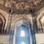 Nikita Dutta Instagram - Some days I like taking pride in my random photography skills. 🤓🦄✌️. Also how pretty are you Delhi? . . #QutubMinar #SheeshGumbad #LodhiGardens Qutub Minar
