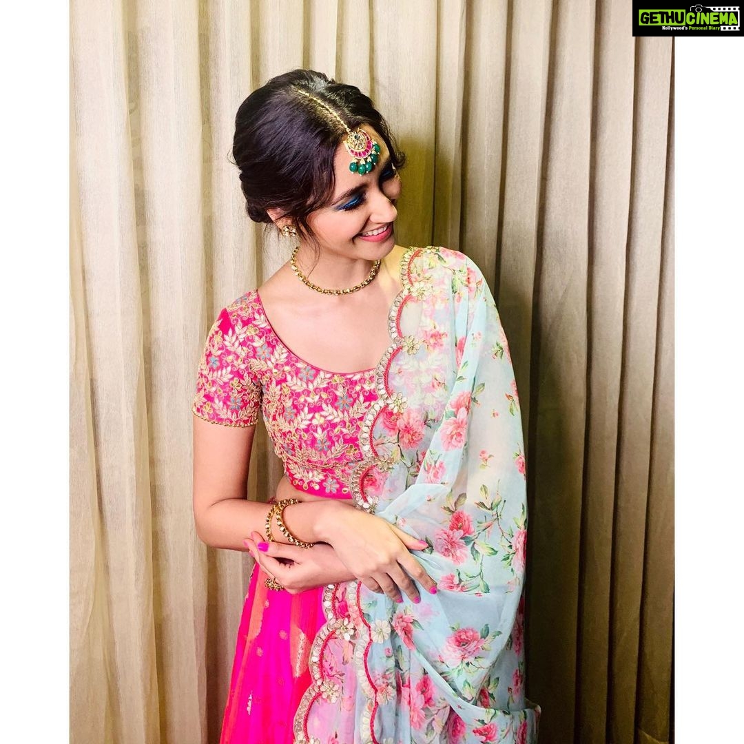 Nikita Dutta Instagram - 🌷 Styled by @jaferalimunshi HMU by @nidhiagarwalmua Outfit by @bon.bibi #AboutLastNight #Navratri Bikaner