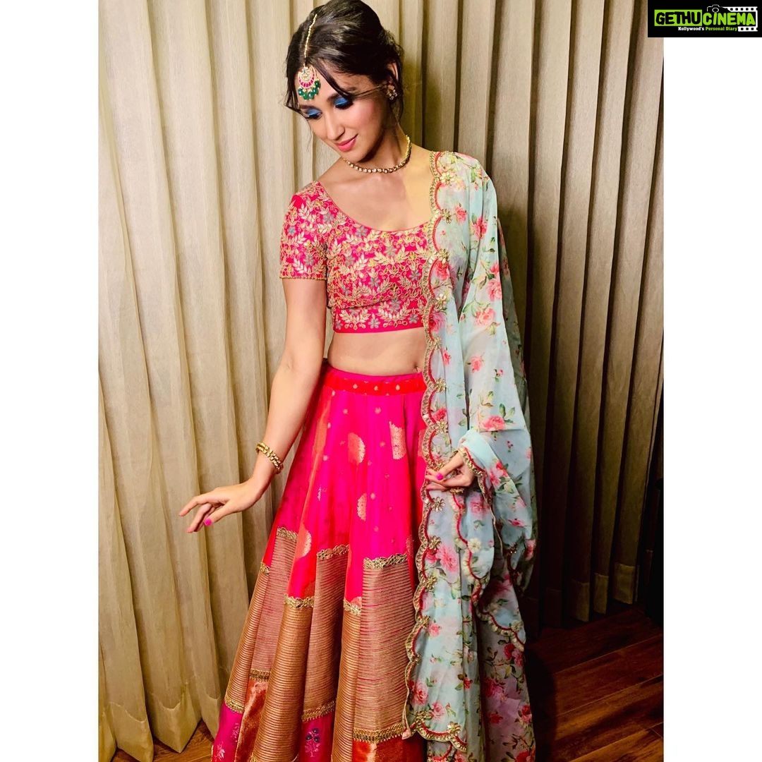 Nikita Dutta Instagram - Shubh Navratri ✨ 🙏 Styled by @jaferalimunshi HMU by @nidhiagarwalmua Outfit by @bon.bibi #AboutLastNight #Navratri Bikaner
