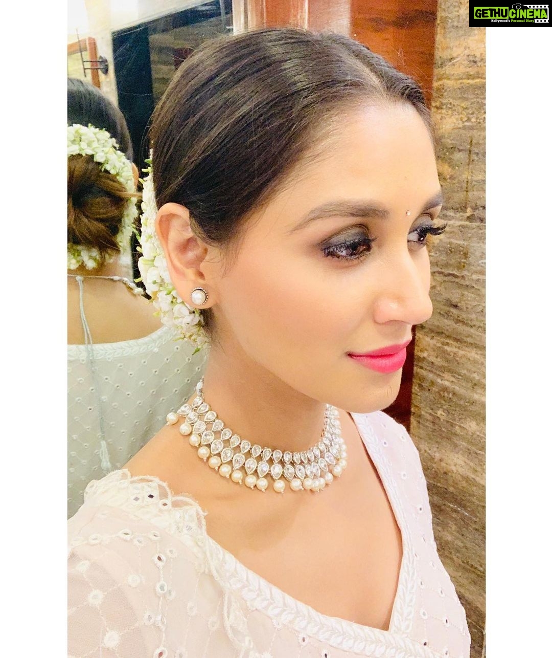 Nikita Dutta Instagram - Overwhelmed with all the love last night at the Dahi handi utsav. 😇🙏. . Styled by @jaferalimunshi Outfit by @bypriyadixit HMU @shibu_shimmer Managed by @exceedentertainment Kothrud, Pune