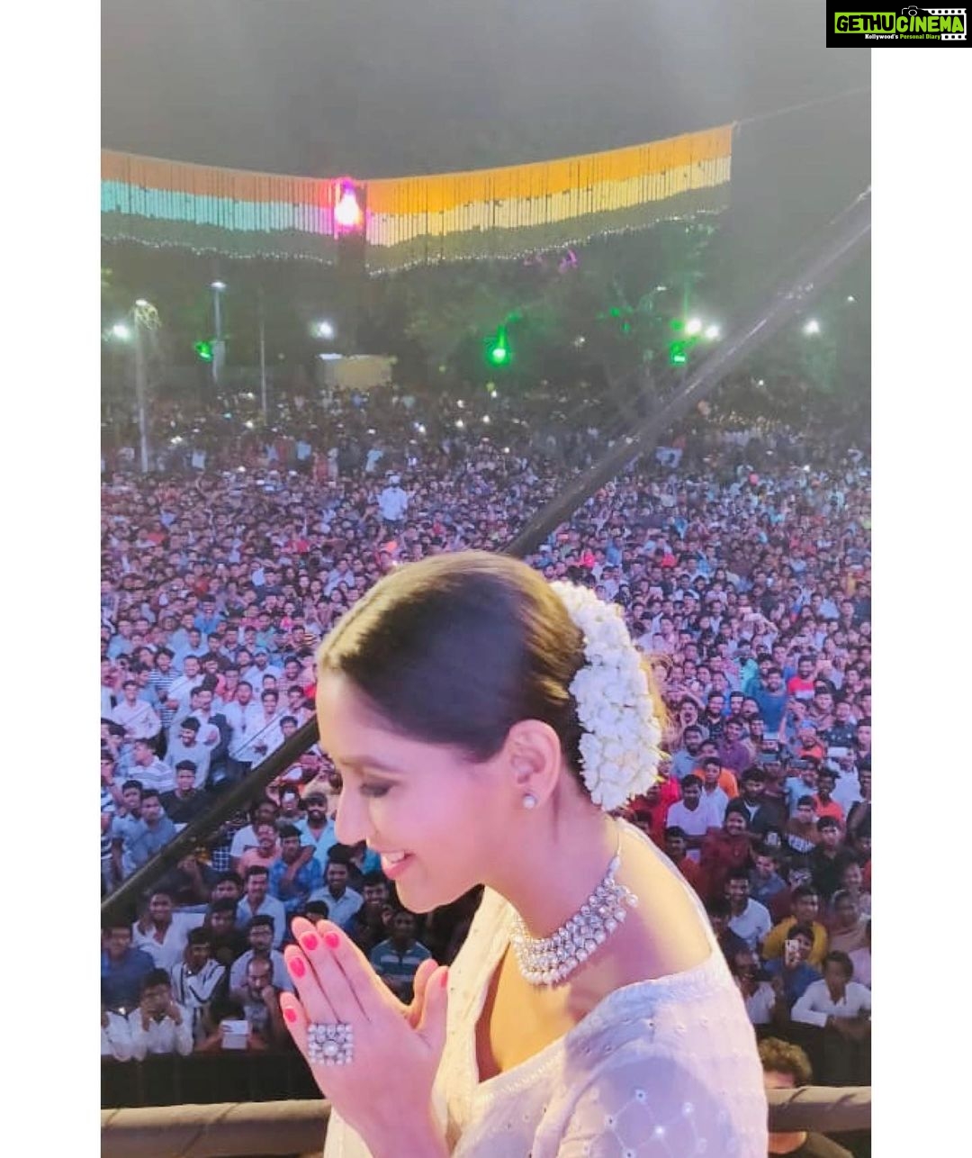Nikita Dutta Instagram - Overwhelmed with all the love last night at the Dahi handi utsav. 😇🙏. . Styled by @jaferalimunshi Outfit by @bypriyadixit HMU @shibu_shimmer Managed by @exceedentertainment Kothrud, Pune