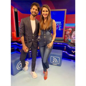 Nikita Dutta Instagram - Kabir Singh-ing on #CricketLive today with @shahidkapoor . .. #KabirSingh #VivoIPL2019 #DCvsSRH #StarSports . .. Styled by @shayal Assisted by @anmolmittal07 n @scsatabdi Outfit by @sesame_thestylestudio Jewellery by @bellofox Shoes @stevemadden Star TV, Urmi Estate