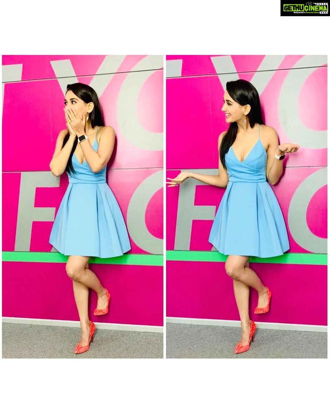 Nikita Dutta Instagram - To err is human π π¦ .. About yesterday at the pre match show for #DCvsSRH .. Outfit : @asos @sewshy Jewellery : @bellofox Shoes : @stevemadden Styled by: @shayal Asst by: @scsatabdi & @anmolmittal07 .. #VivoIPL2019 #CricketLive #StarSports Star TV, Urmi Estate