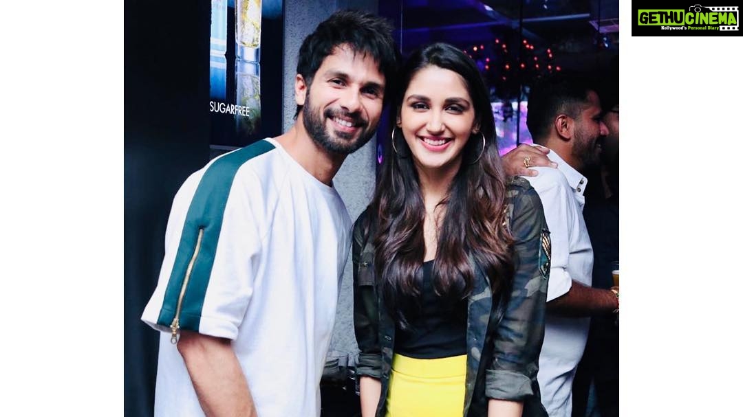 Nikita Dutta Instagram - Grateful to be a part of #KabirSingh. Thank you @cine1studios @sandeepreddyvanga @muradkhetani @ashwinvarde @castingchhabra for this one 😇🙏 #AboutLastNight B Kitchen And Bar, Juhu