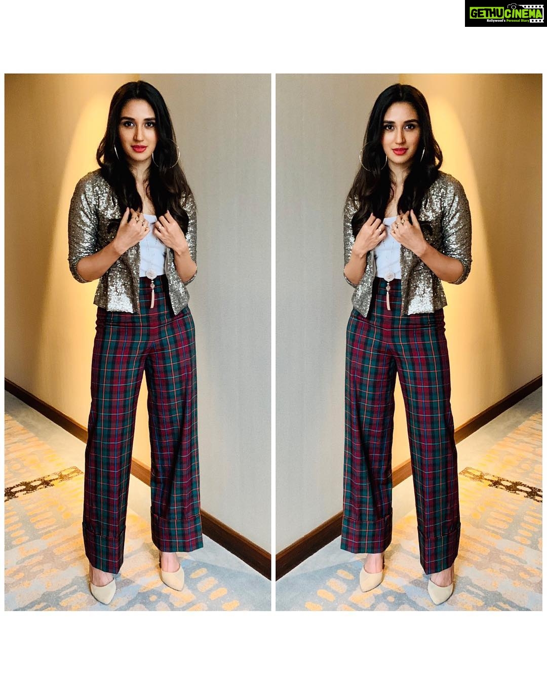 Nikita Dutta Instagram - A little Aafat-ish 🦄 . . Styled by @jaferalimunshi MUA @shibu_shimmer . . #AafatTrailer #MainHunAafat #Titli🦋#MXPlayer #MXOriginals Hyatt Lucknow