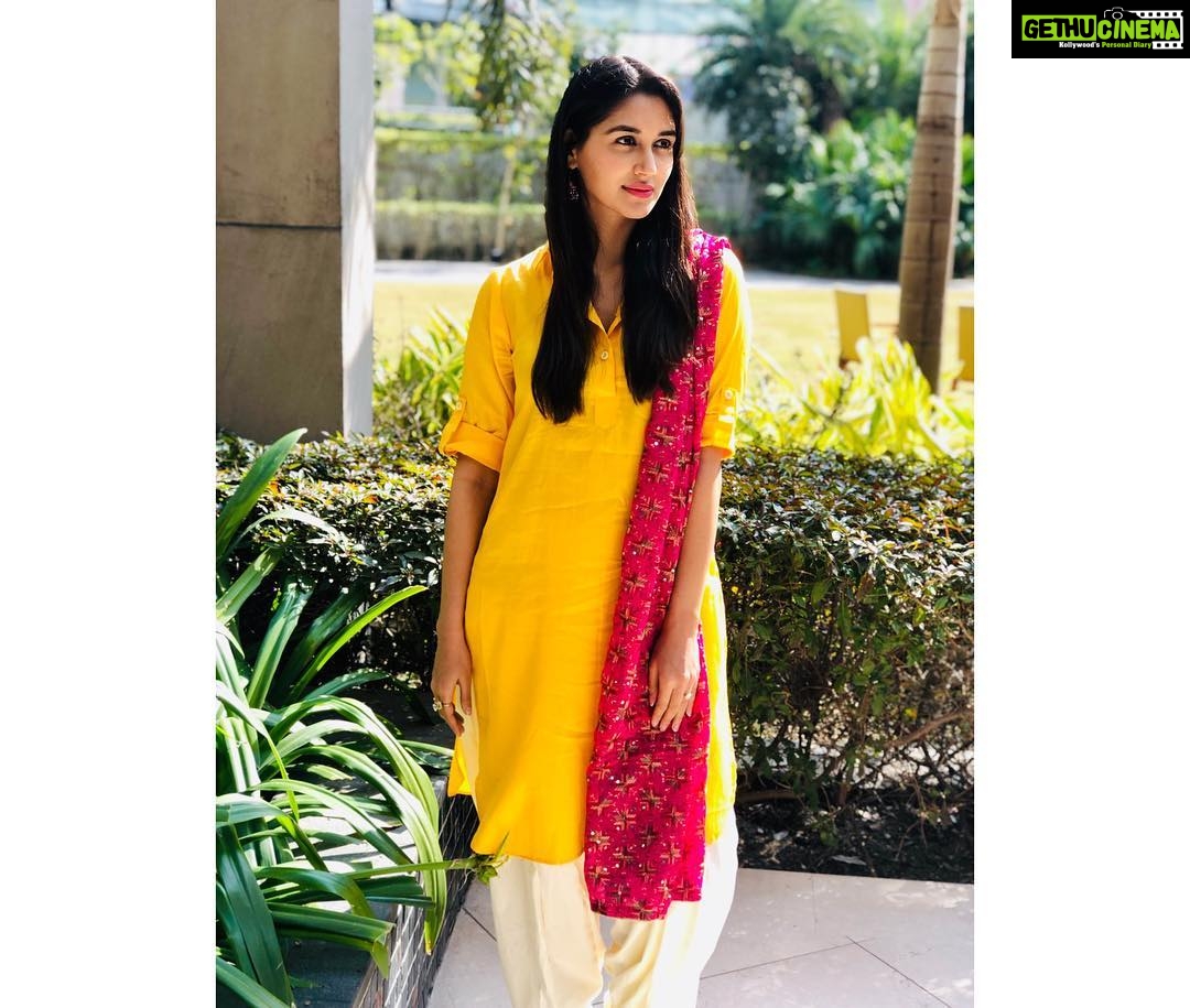 Nikita Dutta Instagram - 🦄✨💫 Pathani kurta, Patiala salwar, Phulkari dupatta hor Punjab di vibe-aan! Amritsar, Punjab