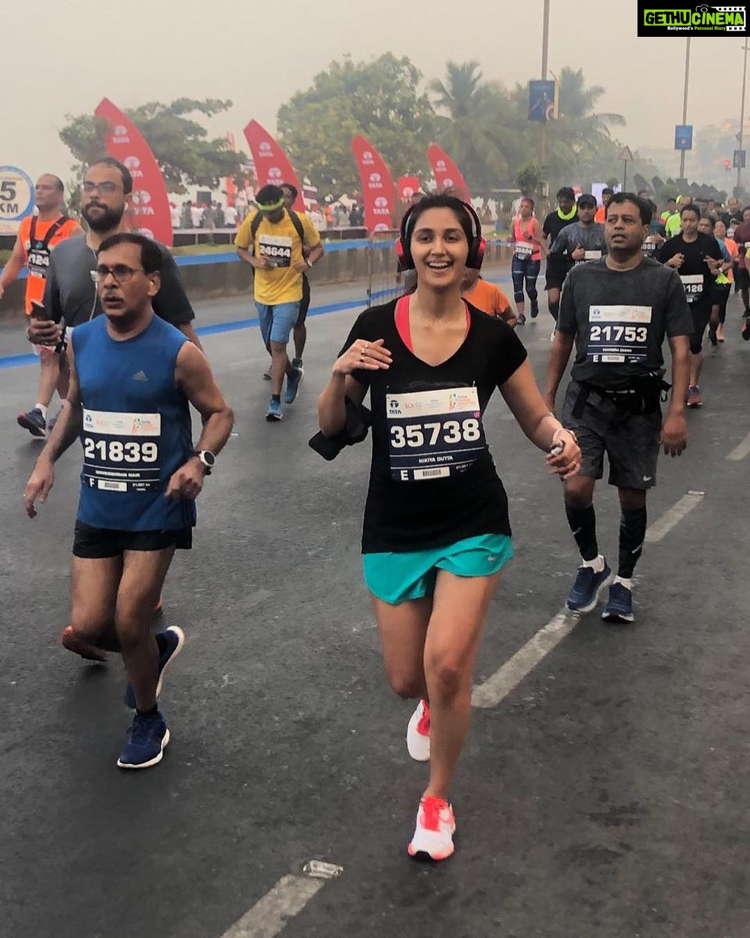 Nikita Dutta Instagram - Earned it! 4th consecutive marathon completed 😈😈 Something that keeps me on my toes the entire month of Dec and jan! #TCSMumbaiMarathon2019 #21km #WeAreAllBornToRun #DidItForTheMedal #ThatFeeling❤️ Marine Drive Mumbai