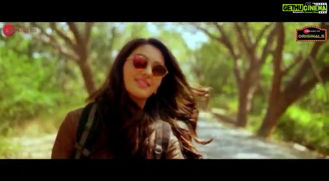 Nikita Dutta Instagram - #GungunatiRehtiHoon Link in the bio ✨💫🦄 @palakmuchhal3 @yasserdesai @jeetganngulimusic @zeemusiccompany @adil_choreographer #ZeeMusicOriginals