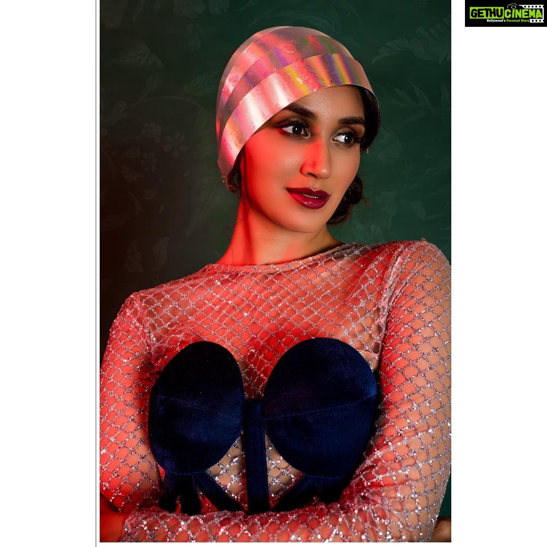Nikita Dutta Instagram - Celestial conspiracy 💫✨ . . . #DecemberIssue for @mindmag Shot by @amritsariofficial MUA @makeupbyastha Styled by @bhaktikhatadia @nikkigala