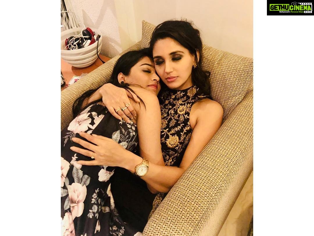 Nikita Dutta Instagram - Seldom you meet people who stay a long time dealing with your looneyness. Thanks prachilings. Happy birthday 🤗🦄 @prachi_rai