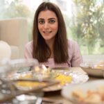 Nisha Agarwal Instagram - Inviting friends home for a taash party? @amazondotin is here to help you celebrate Diwali fuss-free with a wide range of snacks, beverages, desserts, fresh ingredients such as fruits, vegetables and dairy products among others! 🥂✨ So, if you’re planning to have your friends and family over, shop from the one-stop shop, Amazon Fresh for all your grocery needs. You all can also enjoy cashback offers, great prices and last minute deals that will blow your mind. Axis Bank, Citibank and ICICI Bank Credit & Debit Cards holders can enjoy a 10% Instant Discount on their bill! Aur iss diwali agar koi bhi puche #KahanSelLiya to keh dena #AmazonSeLiya! #Ad #GroceriesOnAmazon #amazonfresh