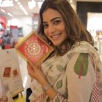 Nisha Agarwal Instagram - Wishing you all a prosperous new year! May you be blessed with travels to places that nurture and nourish your mind and body. As I left for a short vacation I experienced the @csmia_official as #IndiasCelebrationStarter filled with beautiful Diwali decor, fun diy activities and lots of amazing shopping with even better discounts & deals. So refreshing to not have to miss out on a celebration during travel, be it work or leisure. #IndiasCelebrationStarter, #MumbaiAirport #Chhatrapatishivajimaharajairport
