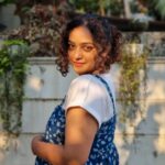 Nithya Menen Instagram - NORA 🤎 🌸 ! Pregnancy never looked cuter ... 🥹 📷 @grgcsabu @wonderwomenfilm I absolutely LOVED and had sooo much fun playing Nora ... will be sharing lots of adorable pictures from behind the scenes . Note : I am not REALLY pregnant.