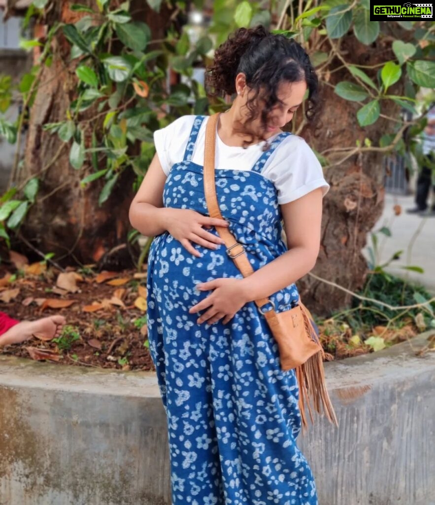Nithya Menen Instagram - NORA 🤎 🌸 ! Pregnancy never looked cuter ... 🥹 📷 @grgcsabu @wonderwomenfilm I absolutely LOVED and had sooo much fun playing Nora ... will be sharing lots of adorable pictures from behind the scenes . Note : I am not REALLY pregnant.