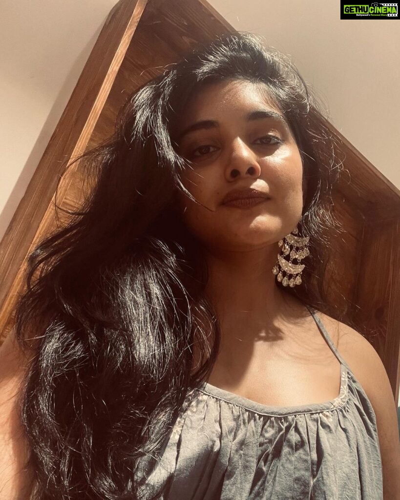Nivetha Thomas Instagram - This year is for learning, growing, bettering and becoming. To all my fans and well wishers who took time out of their day to wish me, thank you. I am forever grateful for your love and kindness. We’ll meet in theatres this year a lot more! where I will be gladly and eagerly awaiting to introduce myself multiple times with many different names! Again, thank you so much for all the wonderful gestures, goodness and appreciation you keep sending this way. Will work extra hard to earn it! Take care of your health and peace of mind. You are all in my prayers, always. Please keep me in yours too. With love, hugs and a heart full of gratitude, Nivetha ♥️