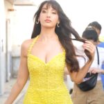 Nora Fatehi Instagram – Its this 1 thing… 💛💛

Outfit @fjollanilaofficial 
Jewellery @amarisbyprernarajpal