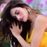 Nusrat Jahan Instagram - 𝒩𝑜𝑜𝓇 #instadaily #loveyellow #instapic #instalove #love #life #indian #grace #feminity