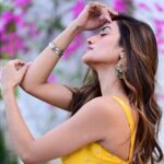 Nusrat Jahan Instagram - 𝒩𝑜𝑜𝓇 #instadaily #loveyellow #instapic #instalove #love #life #indian #grace #feminity