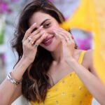 Nusrat Jahan Instagram - 𝒩𝑜𝑜𝓇 #instadaily #loveyellow #instapic #instalove #love #life #indian #grace #feminity