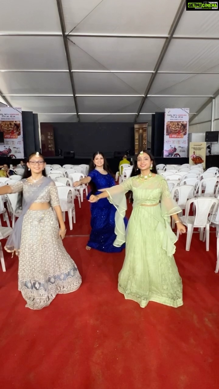 Papri Ghosh Instagram - Guess the age of the youngest here #trending #music #dance #trio #lehenga #stitch @stitch_vyshnavee_sarath #jewelry @chennai_jazz