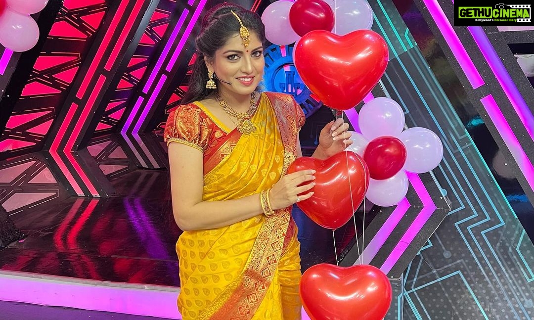 Papri Ghosh Instagram - Happy Vinayagar Chaturthi ππ Watch our special show at 2pm @suntv @naresheswar #suntv #serial #vinayagarchathurthi #vanathaipola #magarasi #sundari #aruvi #abiyumnaanum #pandavarillam #explorewithnareshandpapri