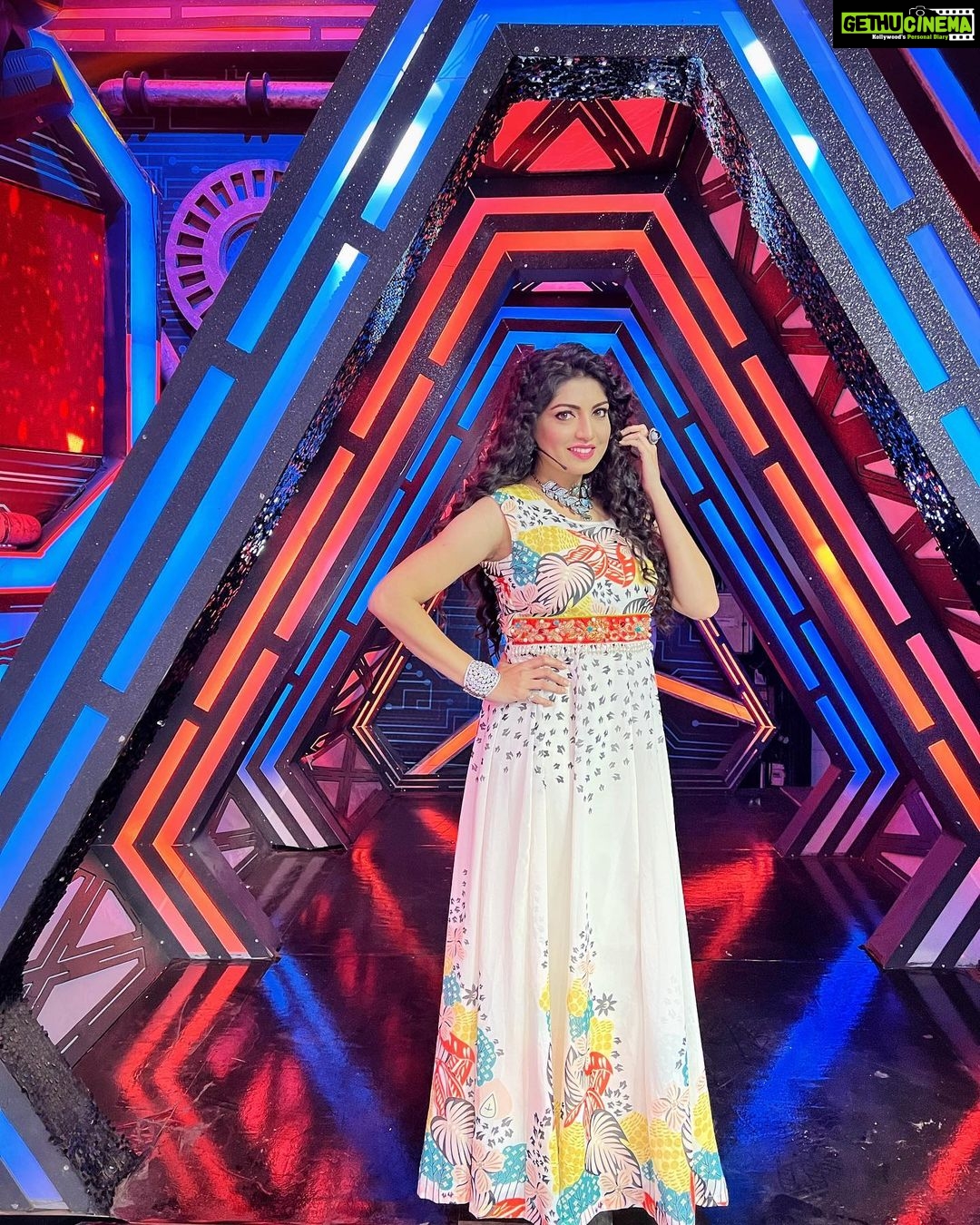 Papri Ghosh Instagram - From head to toe I liked everything in this Dress @s2.boutiqe Jewelry @chennai_jazz Hairstyle @muthulakshmi3567 #white #dress #jewelry #curlyhair #perfect #lighting #takenby #naresheswar