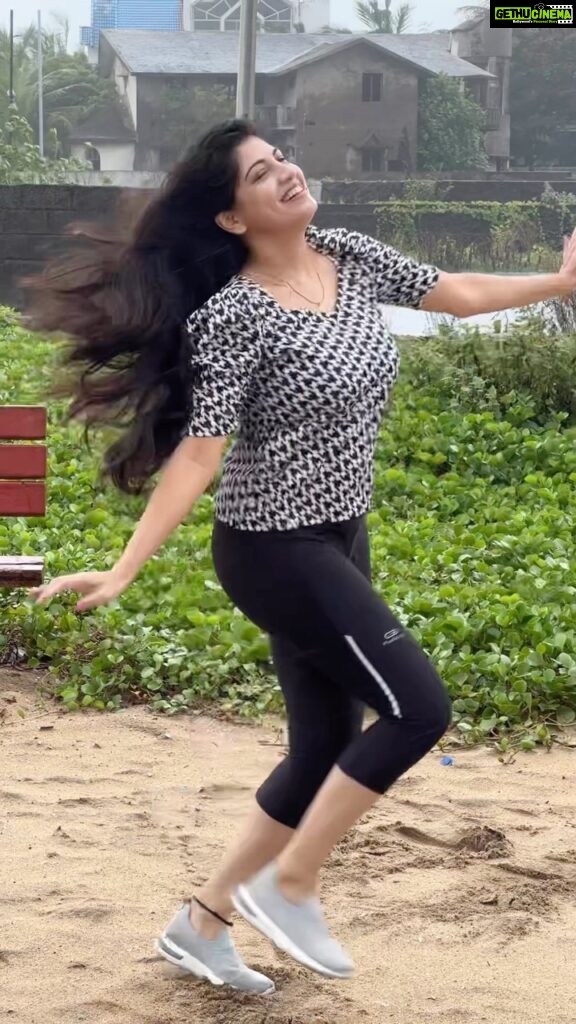 Papri Ghosh Instagram - #trending #tamil #song #reels #windy #beach #dance #actress #rain #wind #openhair